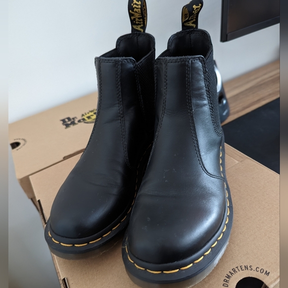 Dr. Martenz 2976 Chelsea Boot - Wanama Leather - Picture 2 of 7